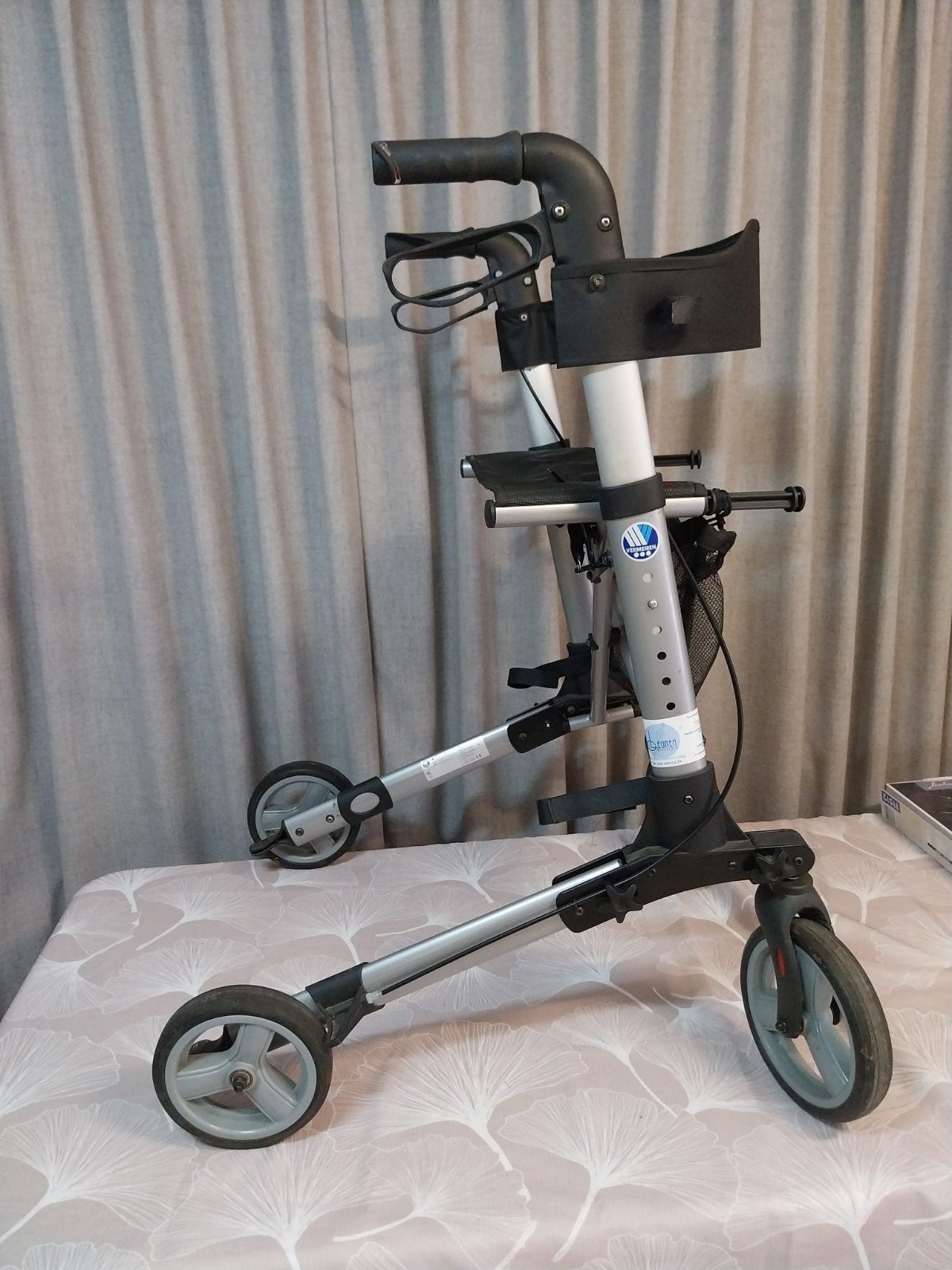 rollator quad light, Enlèvement, Poids léger, Comme neuf