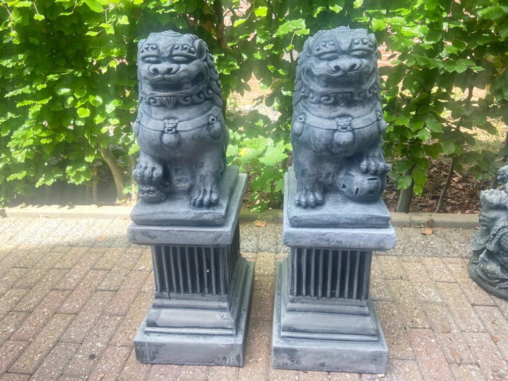 2 chiens Foo sur une colonne, hauteur 75 cm, Jardin & Terrasse, Statues de jardin, Neuf, Animal, Béton, Enlèvement
