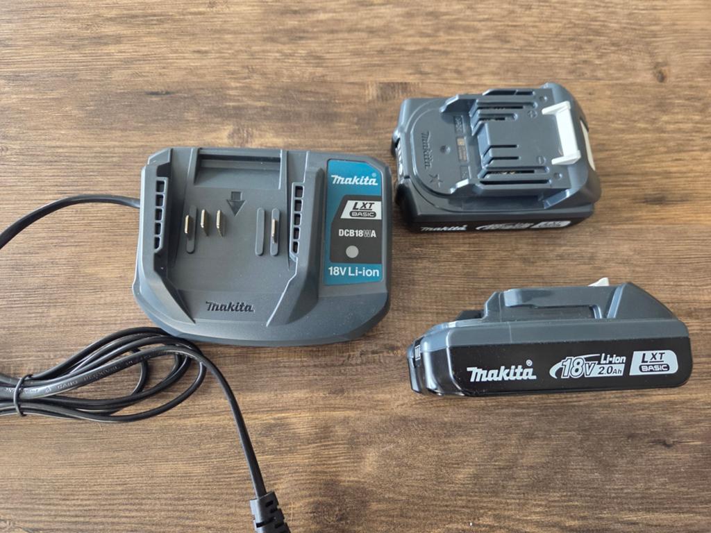 Makita Batterijen + oplader, Doe-het-zelf en Bouw, Ophalen, Nieuw
