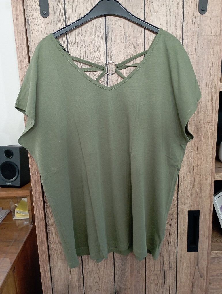 kaki t-shirt BONPRIX rainbow mt 48 - 50 NIEUW, Kleding | Dames, Grote Maten, Bonprix, Nieuw, Groen, Shirt of Top