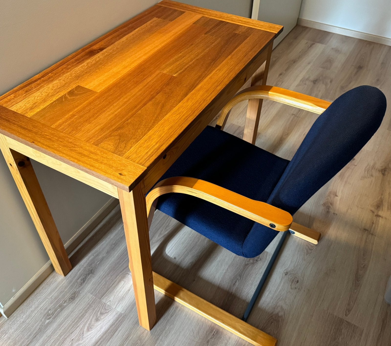 Houten tafeltje met bureaustoel, Ophalen, Gebruikt