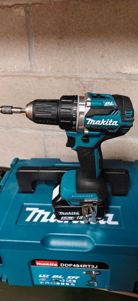 Makita accu schroef boormachine met koffer, Doe-het-zelf en Bouw, Ophalen, Zo goed als nieuw, Boormachine, Variabele snelheid