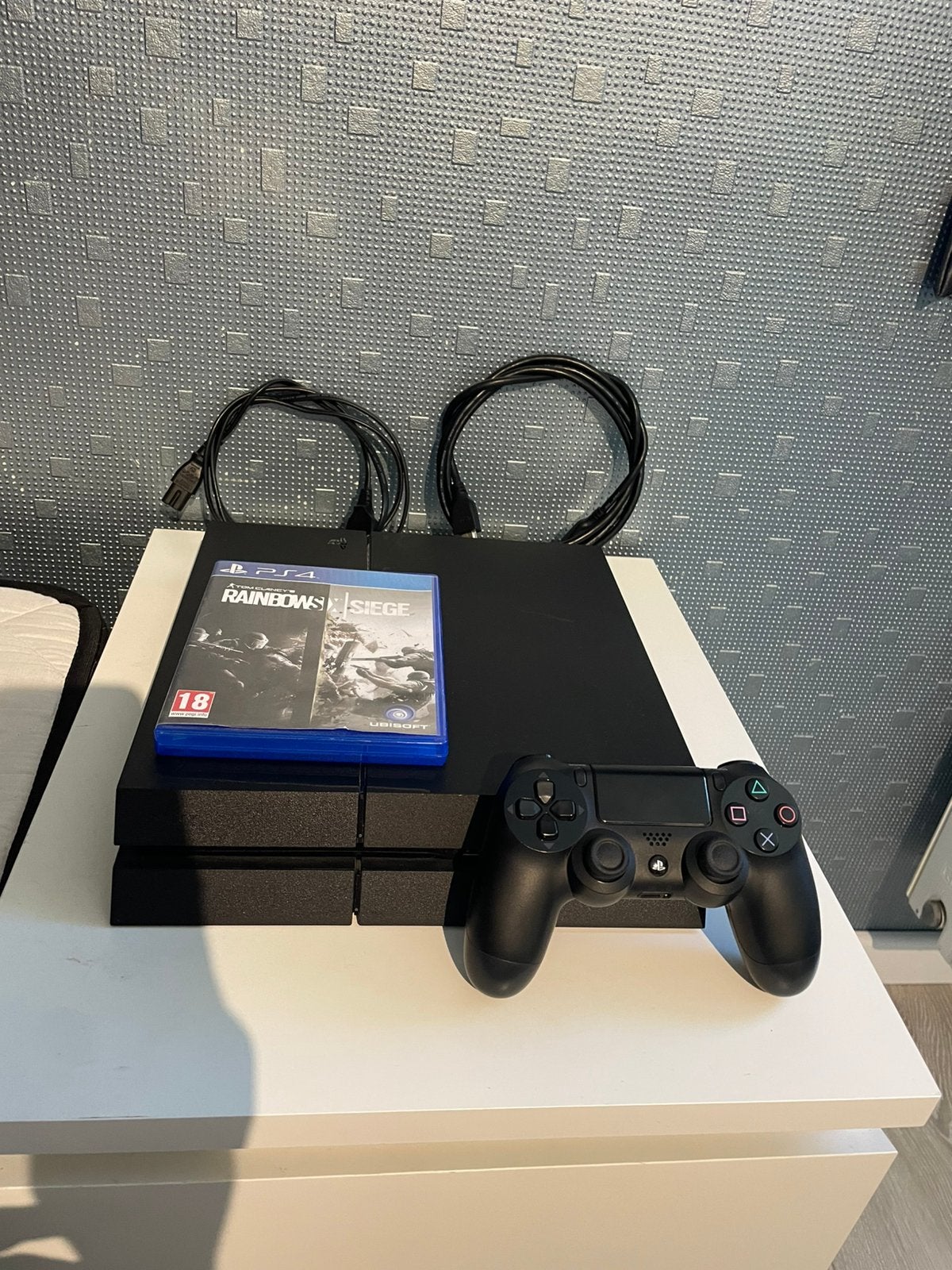 PlayStation 4 500GB met controller en Rainbow Six Siege, Games en Spelcomputers, Ophalen of Verzenden, Zo goed als nieuw, Met 1 controller