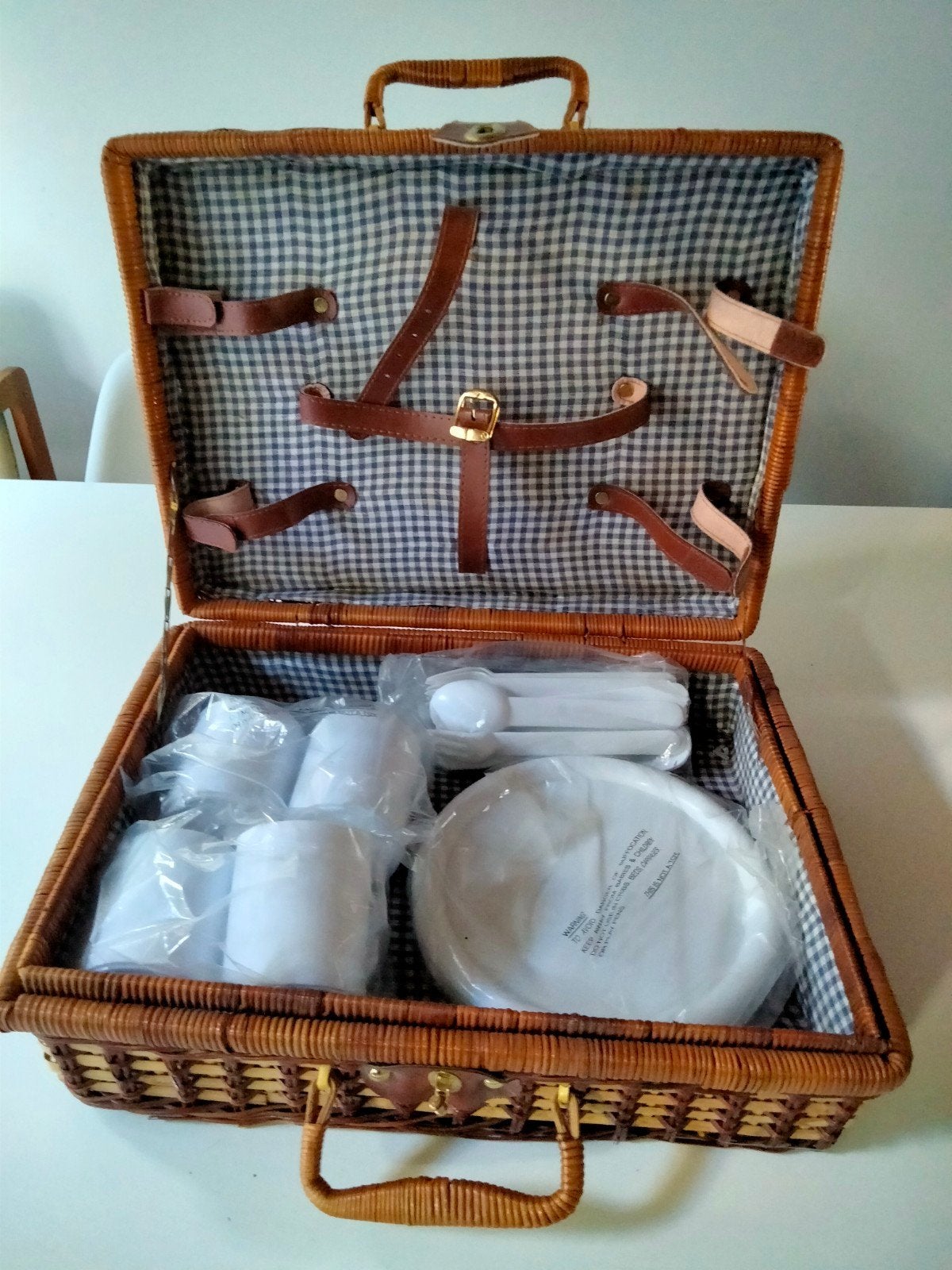 Valise pique nique, Enlèvement