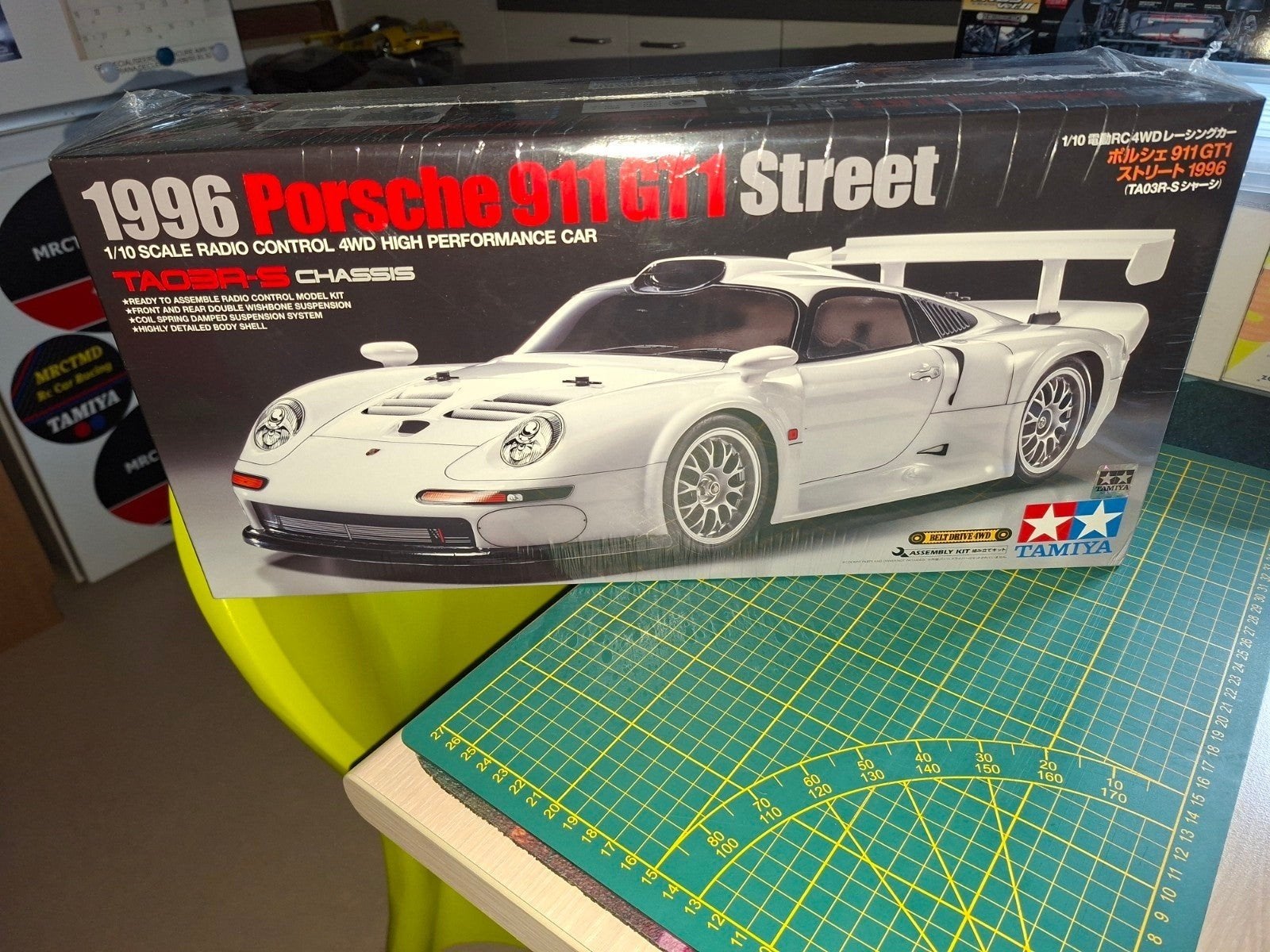 Porsche 911 GT1 Street (TA03R-S) - 47443 1/10 Boîte scellée., Hobby & Loisirs créatifs, Neuf, Échelle 1:10, Enlèvement ou Envoi