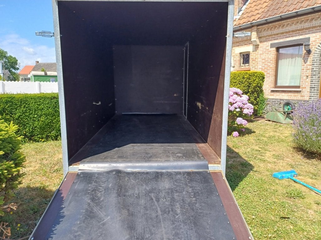 Gesloten aanhangwagen, Ophalen, Gebruikt