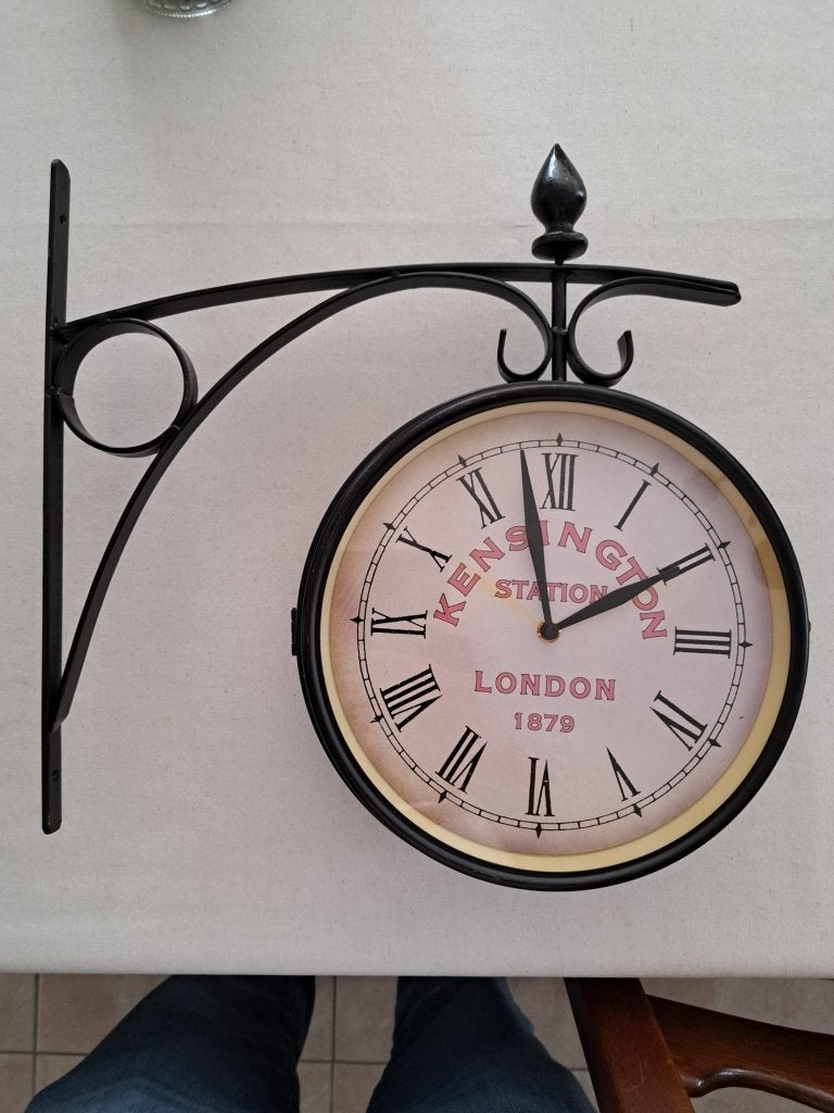 Dubbelzijdige stationsklok Kensington Station London 1879, Maison & Meubles, Accessoires pour la Maison | Horloges, Comme neuf