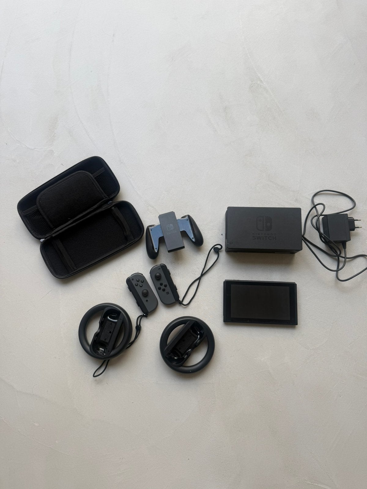 Nintendo Switch avec station d'accueil, sac de transport, Enlèvement, Utilisé