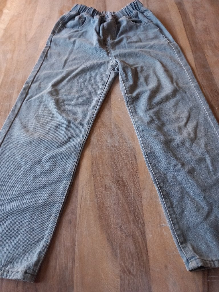 Een licht blauwe jeans broek., Kinderen en Baby's, Kinderkleding | Maat 164, Ophalen, Gebruikt, Jongen, Broek