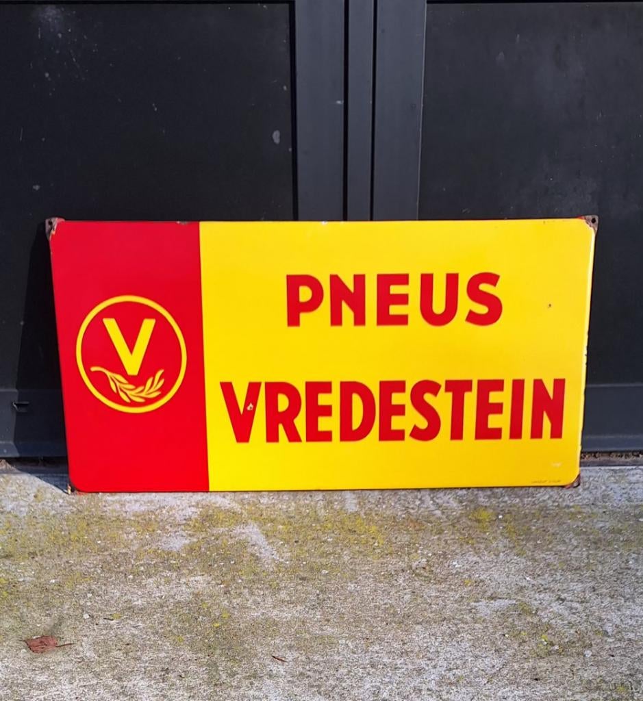 Zeer mooi emaille reclamebord van Vredestein banden., Enlèvement ou Envoi, Utilisé, Panneau publicitaire
