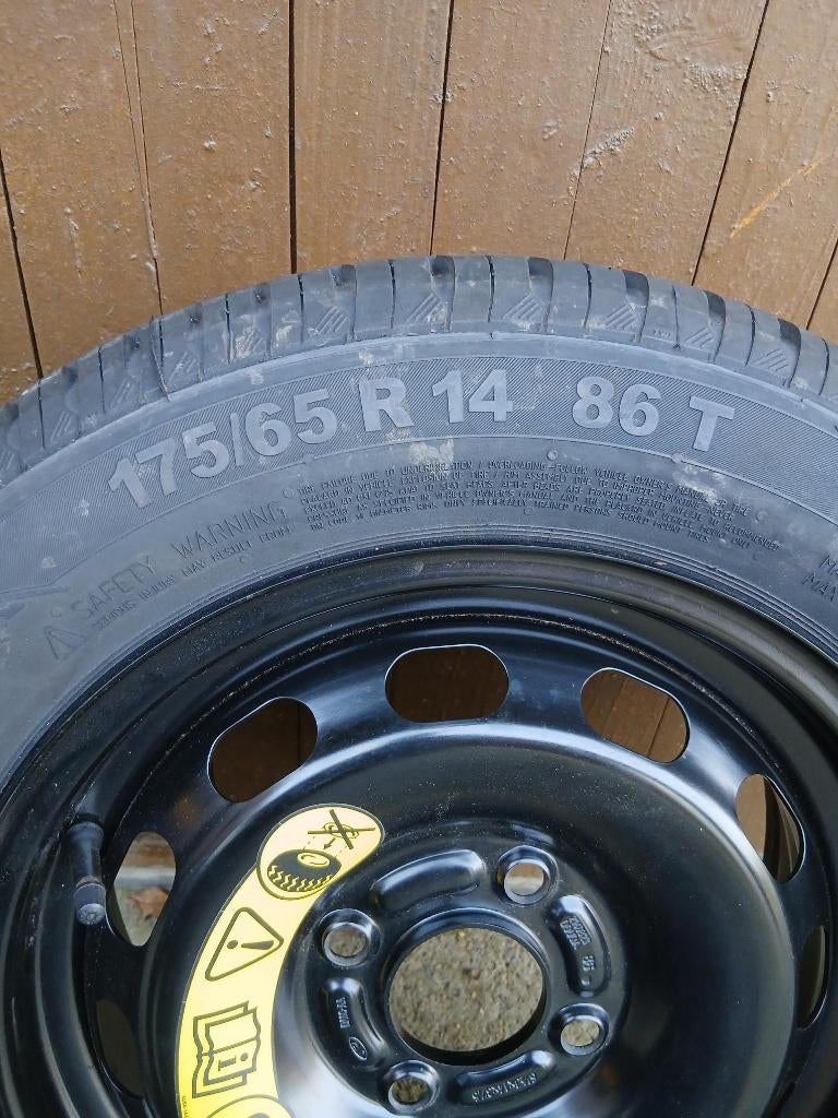 Roue secours Ford Fiesta, Enlèvement
