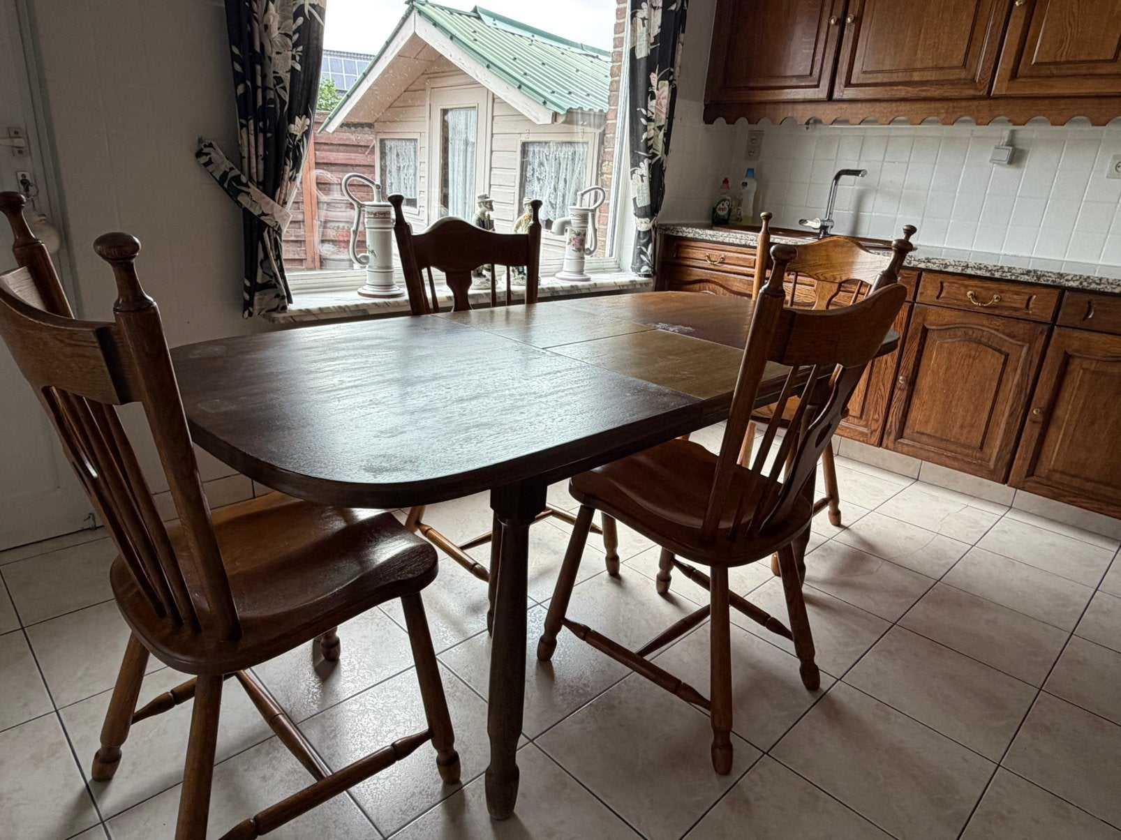Eiken uittrekbare keukentafel met 4 eiken stoelen, Huis en Inrichting, Ophalen, Zo goed als nieuw