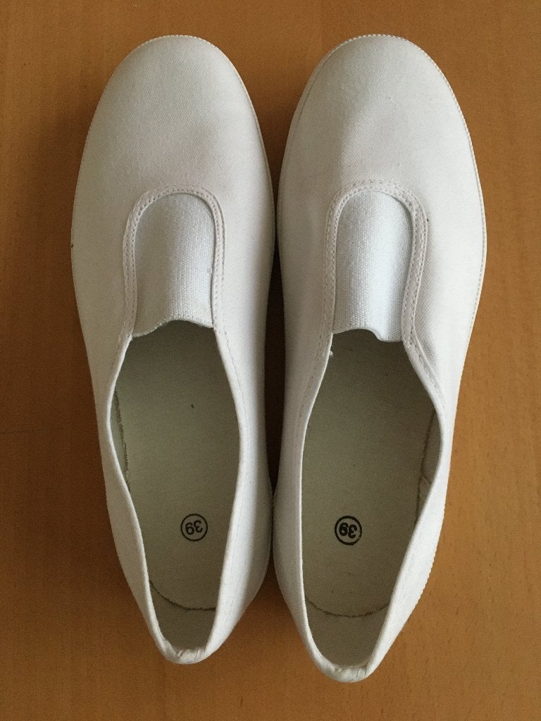 Klassieke turnpantoffels in witte canvas maat 39, Sport en Fitness, Turnen, Wit, Nieuw, Maat 36 t/m 42, Ophalen of Verzenden