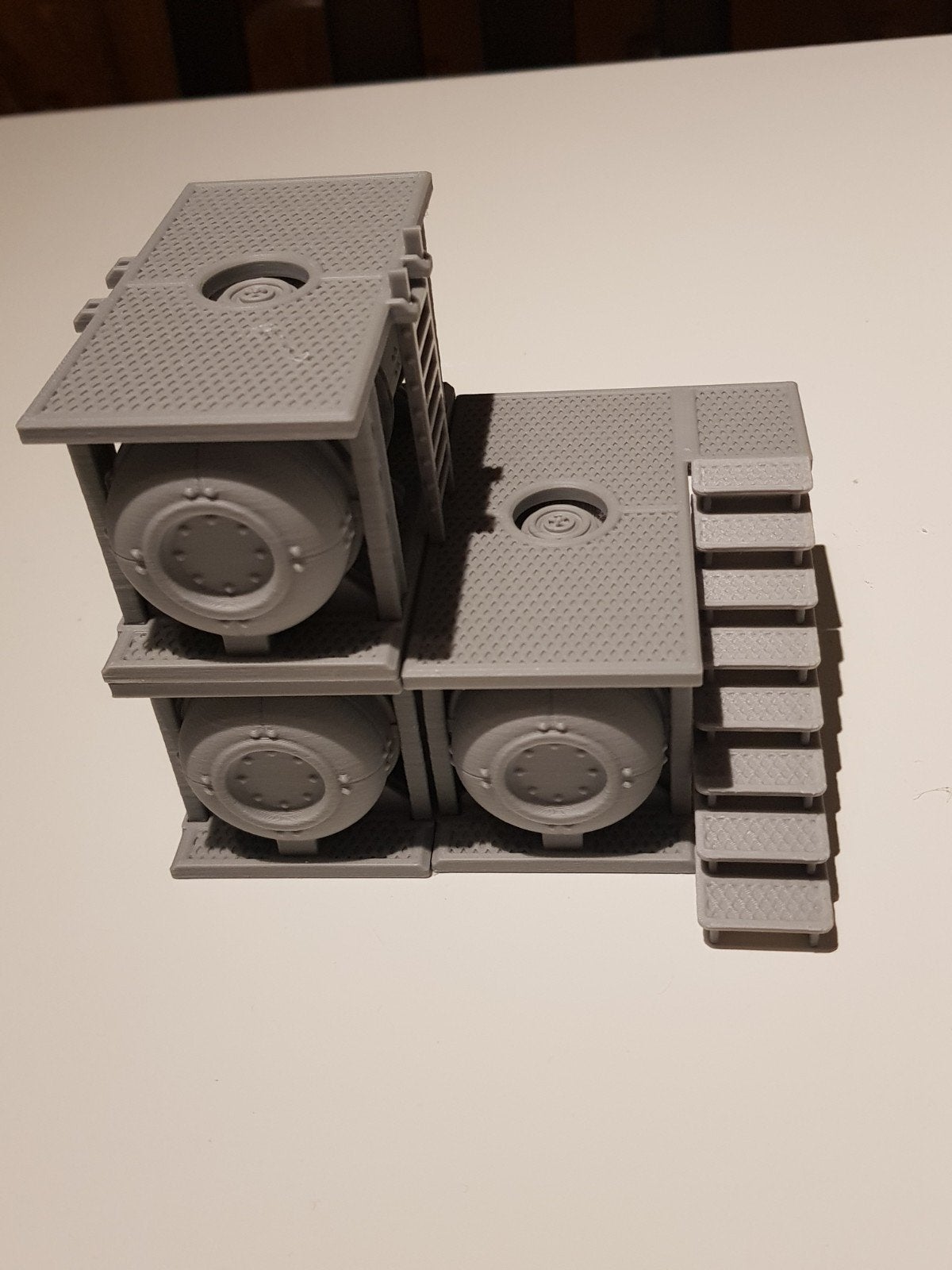 Wargaming miniature avec décors, 3 conteneurs ronds avec esc, Enlèvement ou Envoi, Neuf, Autres types, Accessoires