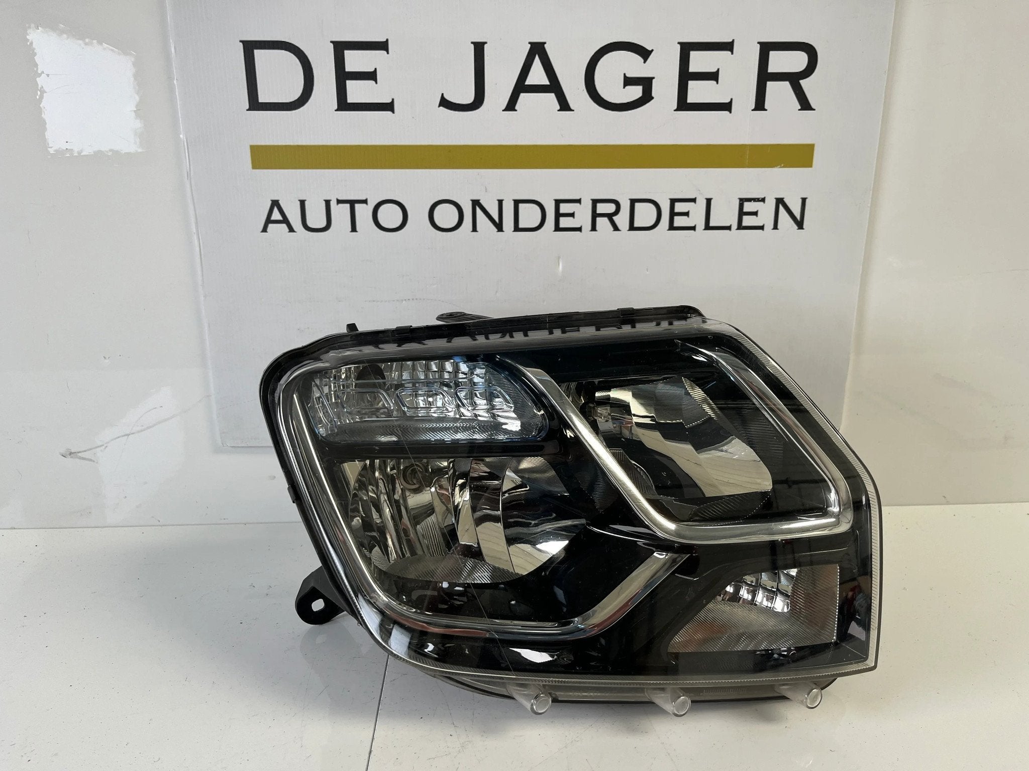 DACIA DUSTER PHARE DROIT 260105828R 2013 - 2017, Dacia, Automobile-Dacia SA, Dacia.contact@daciagroup.com, Utilisé