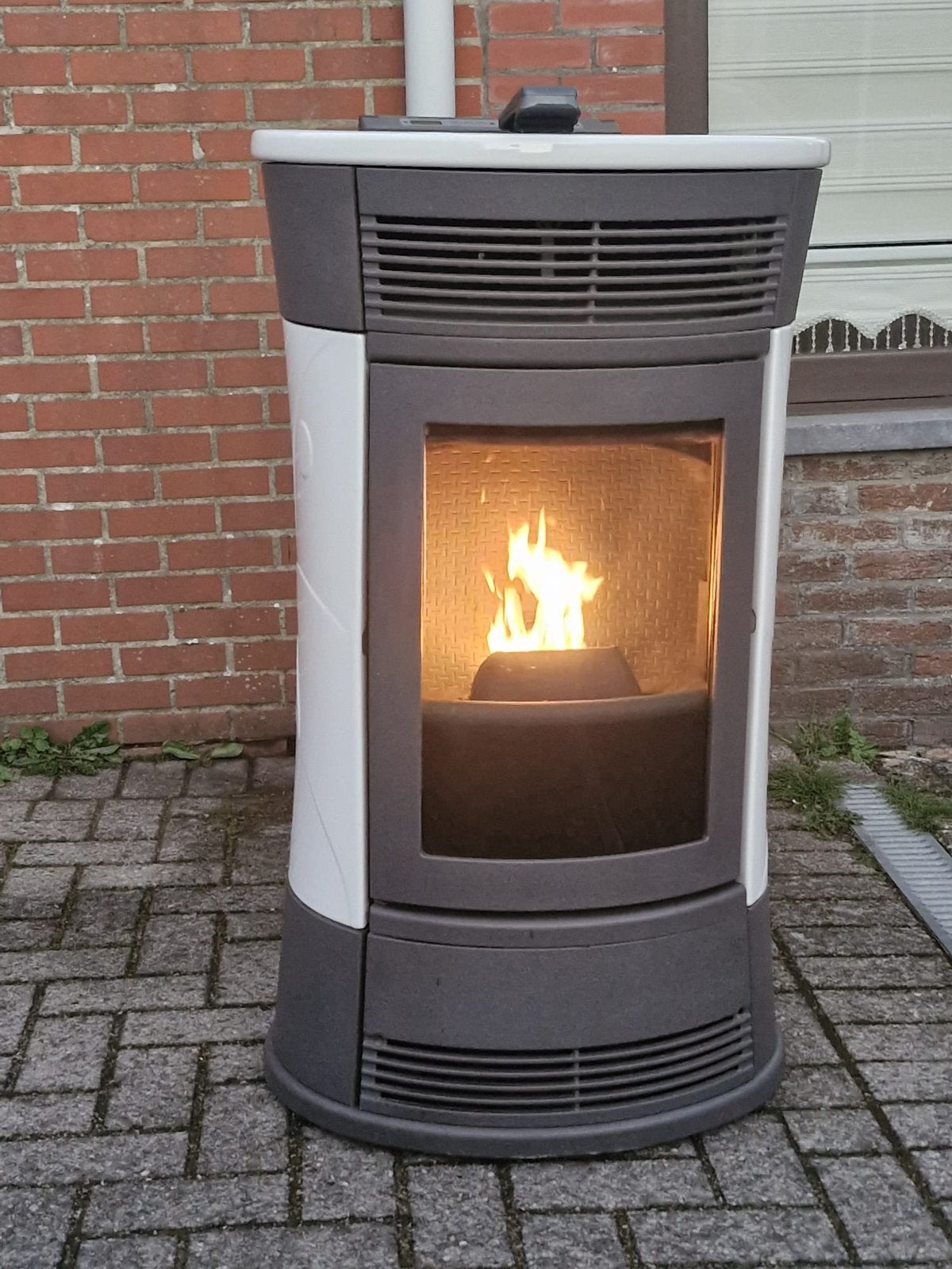 Poêle à granulés Edilkamin Cherie 11kw avec conduits, Maison & Meubles, Autres carburants, Enlèvement, Utilisé, Poêle à granulés