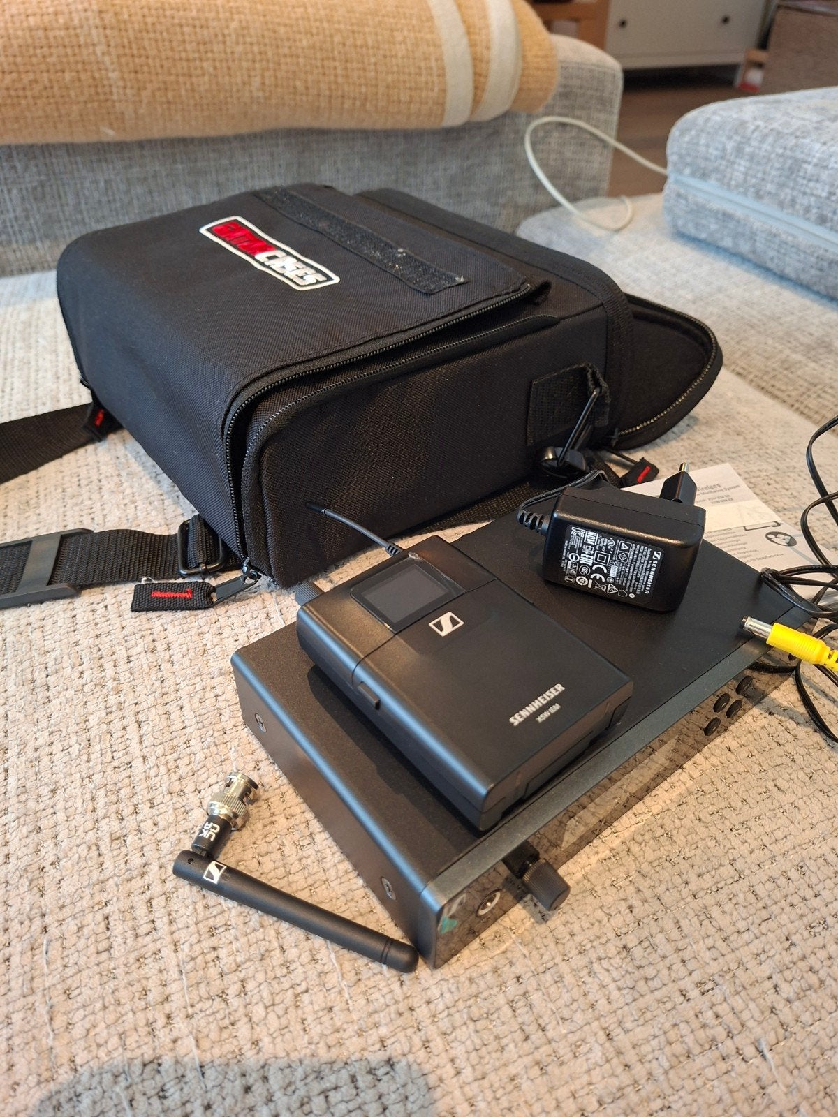 Sennheiser XSW IEM Wireless In-Ear Monitoring System + Gator, Ophalen of Verzenden