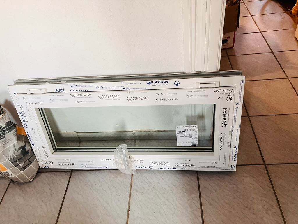 Gloednieuw raam 50 hoog en 105 breed, Doe-het-zelf en Bouw, Ophalen, Zo goed als nieuw