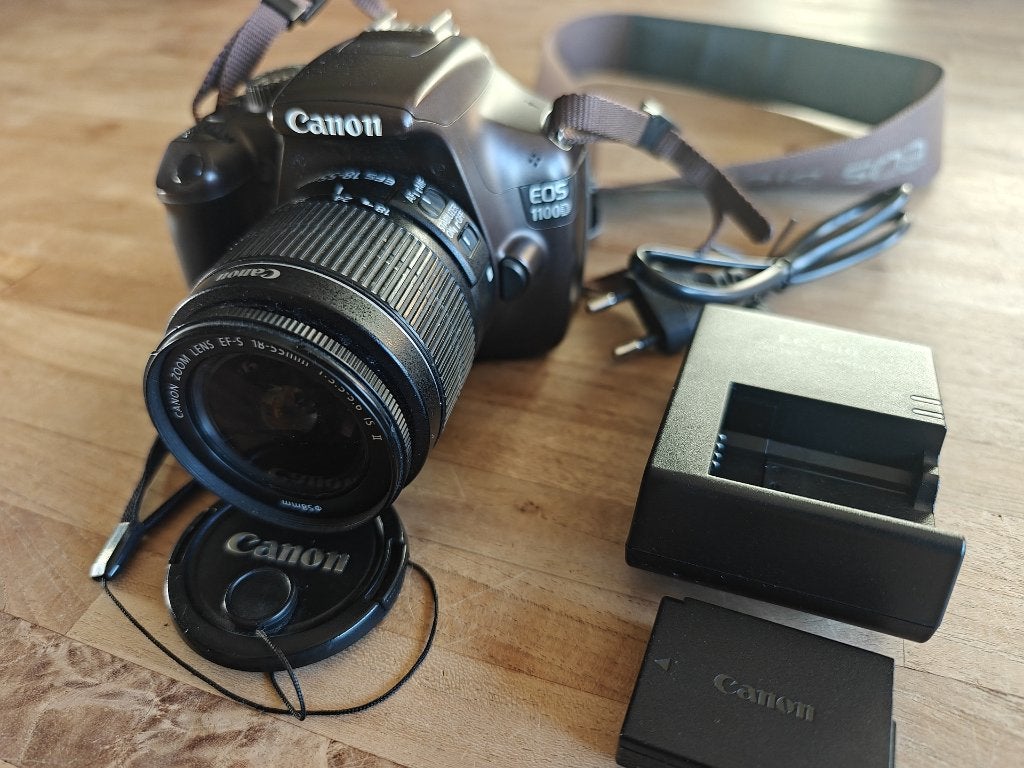 Canon EOS 1100D zeldzame bruine editie, Gebruikt, Spiegelreflex, Canon, Lensdop