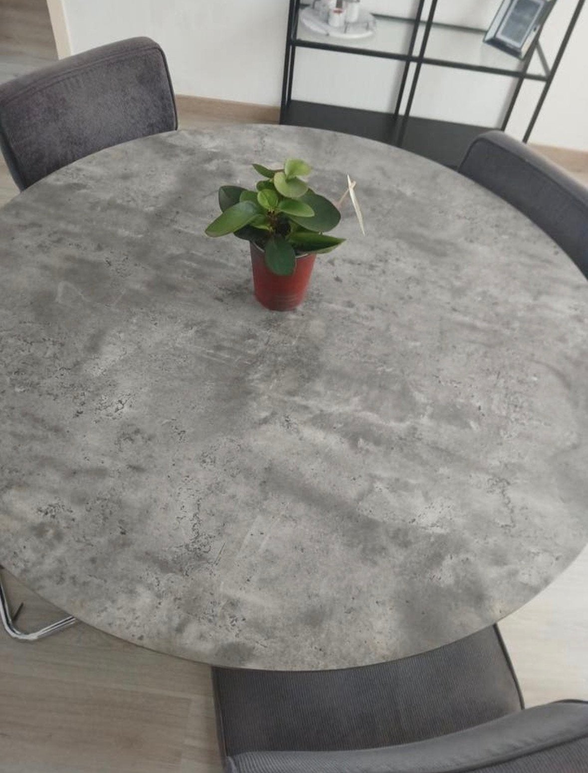 Moderne betonlook ronde eettafel 120cm, Huis en Inrichting, Ophalen, Zo goed als nieuw