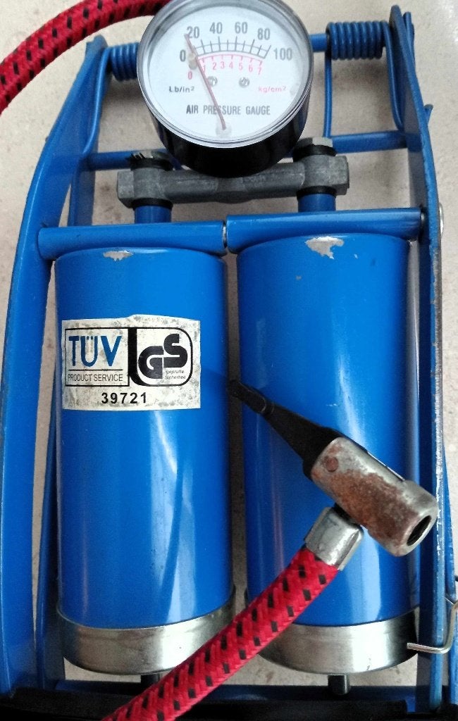 Voetpomp met manometer en schraderventiel, Ophalen, Gebruikt, Handmatig