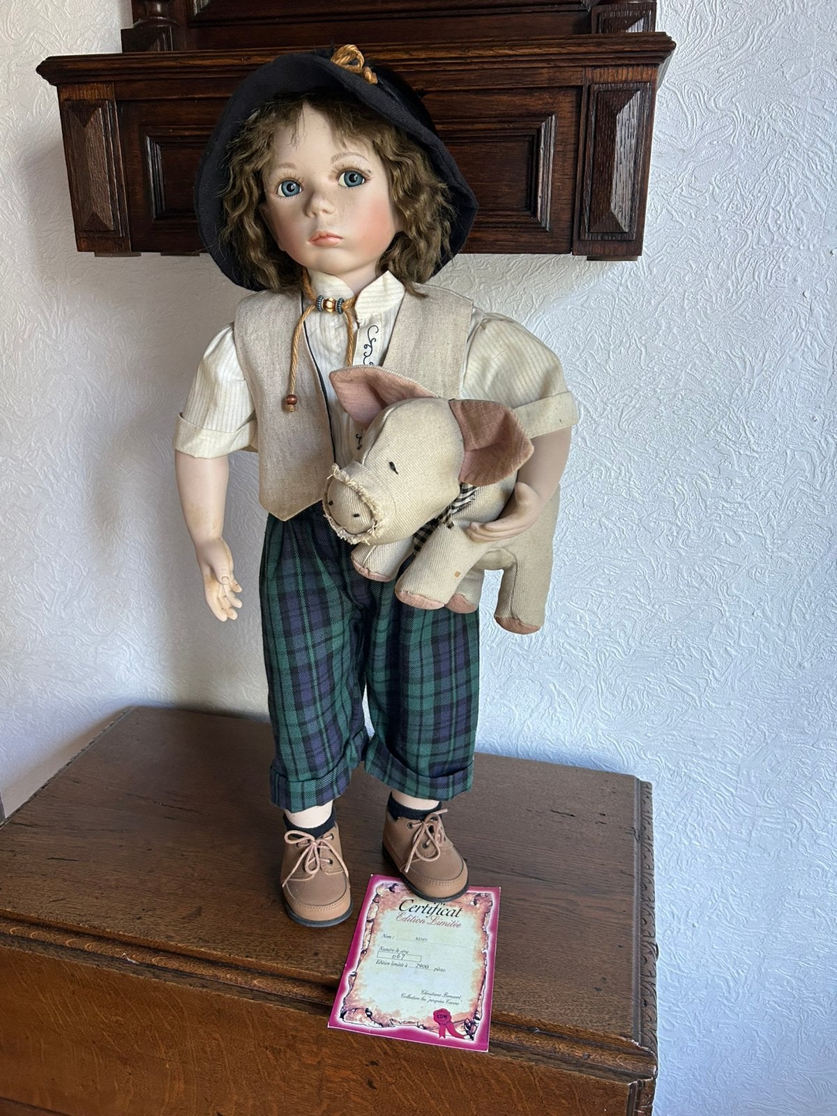 Porseleinen pop 64cm + certificaat ‘Les Poupées Carine’, Collections, Poupées, Comme neuf, Poupée, Enlèvement