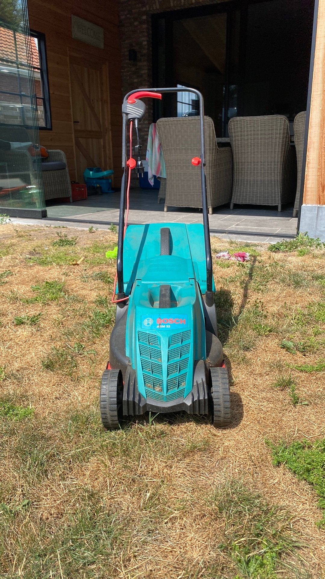 Bosch arm 32, Tuin en Terras, Ophalen, Cirkelmaaier, Gebruikt, Elektrische grasmaaier