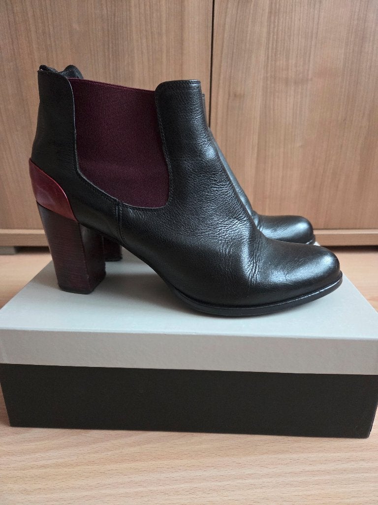 Zwart/bordeaux enkellaarzen - Zinda - maat 40, Kleding | Dames, Zwart, Lage of Enkellaarzen, Ophalen of Verzenden, Zinda