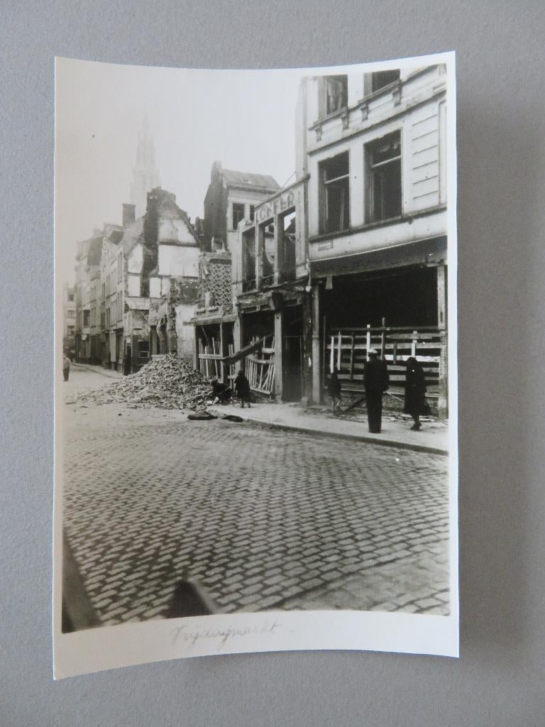 1945 WO2 schade Duitse V-Bom vrijdagmarkt Antwerpen, Ophalen of Verzenden, Overige soorten, Foto of Poster