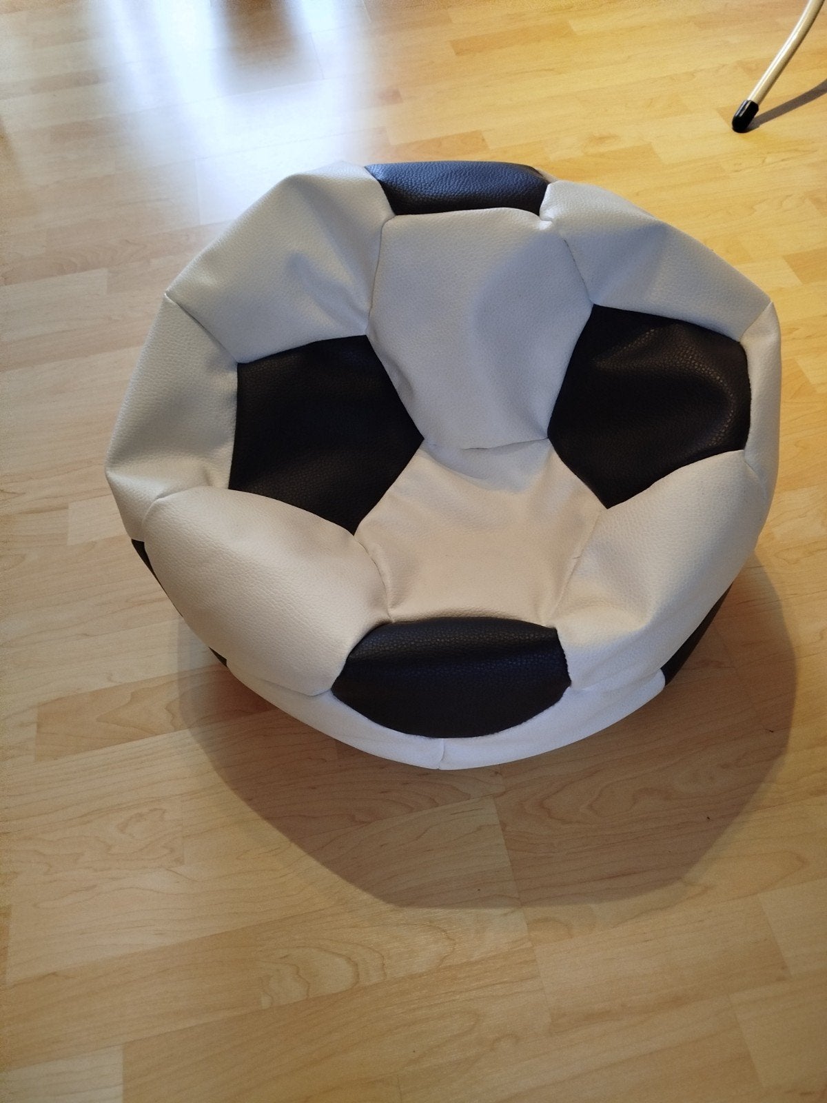 Ballon de foot pouf, Enlèvement, Pouf