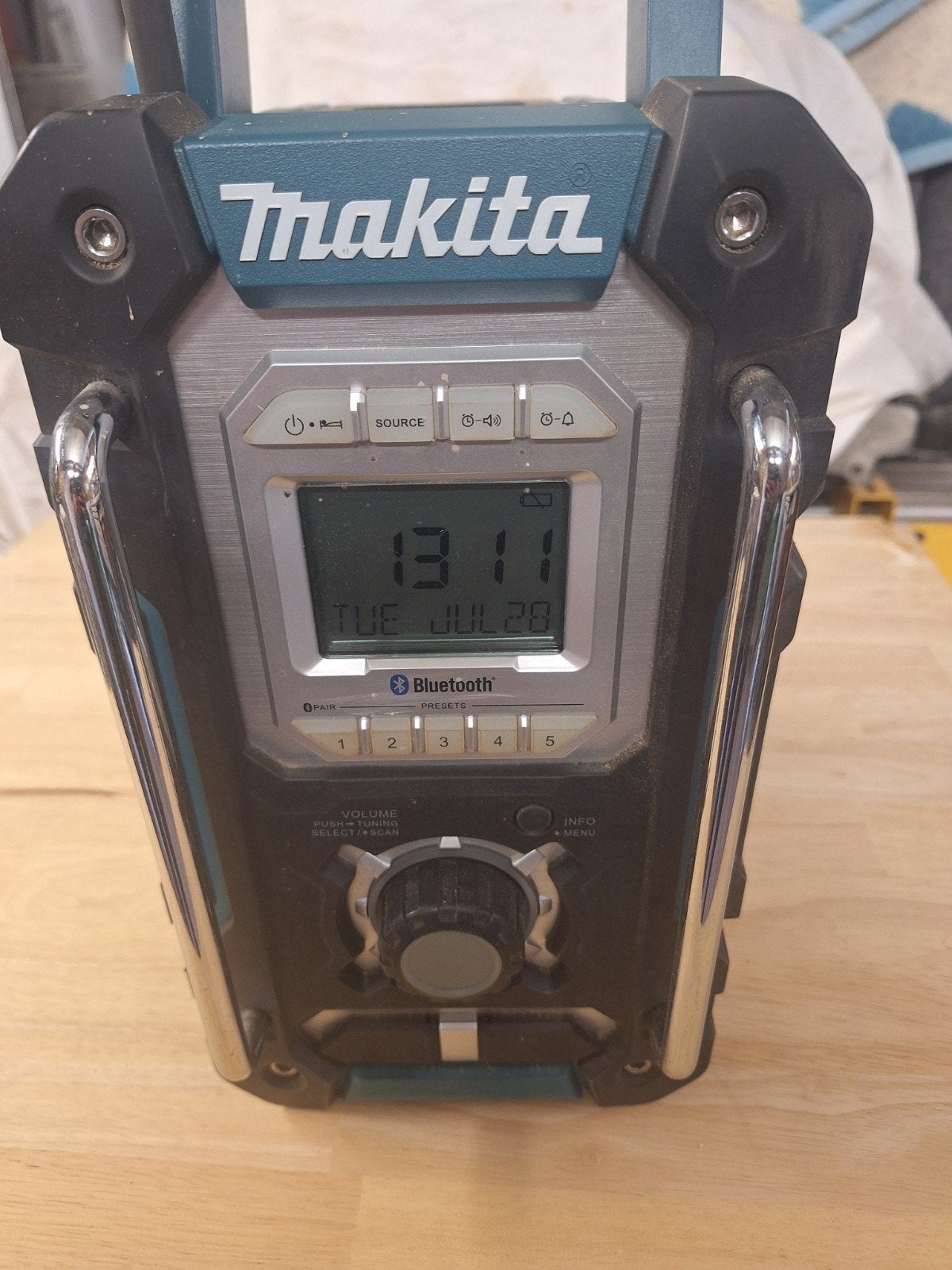 Makita radio met bluethoot, Ophalen