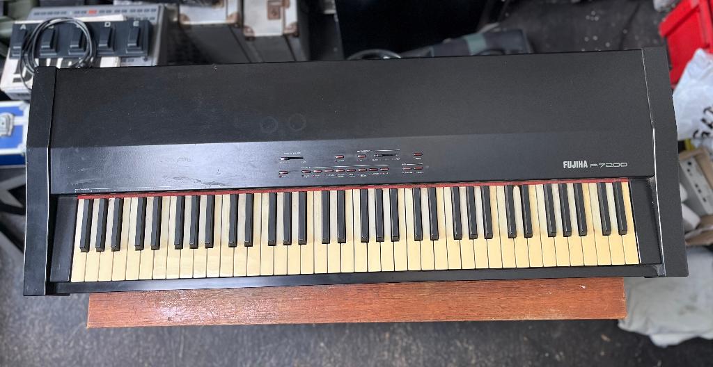 clavier piano electrique fujiha P7200, Musique & Instruments, Autres marques, Connexion MIDI, Enlèvement, Utilisé