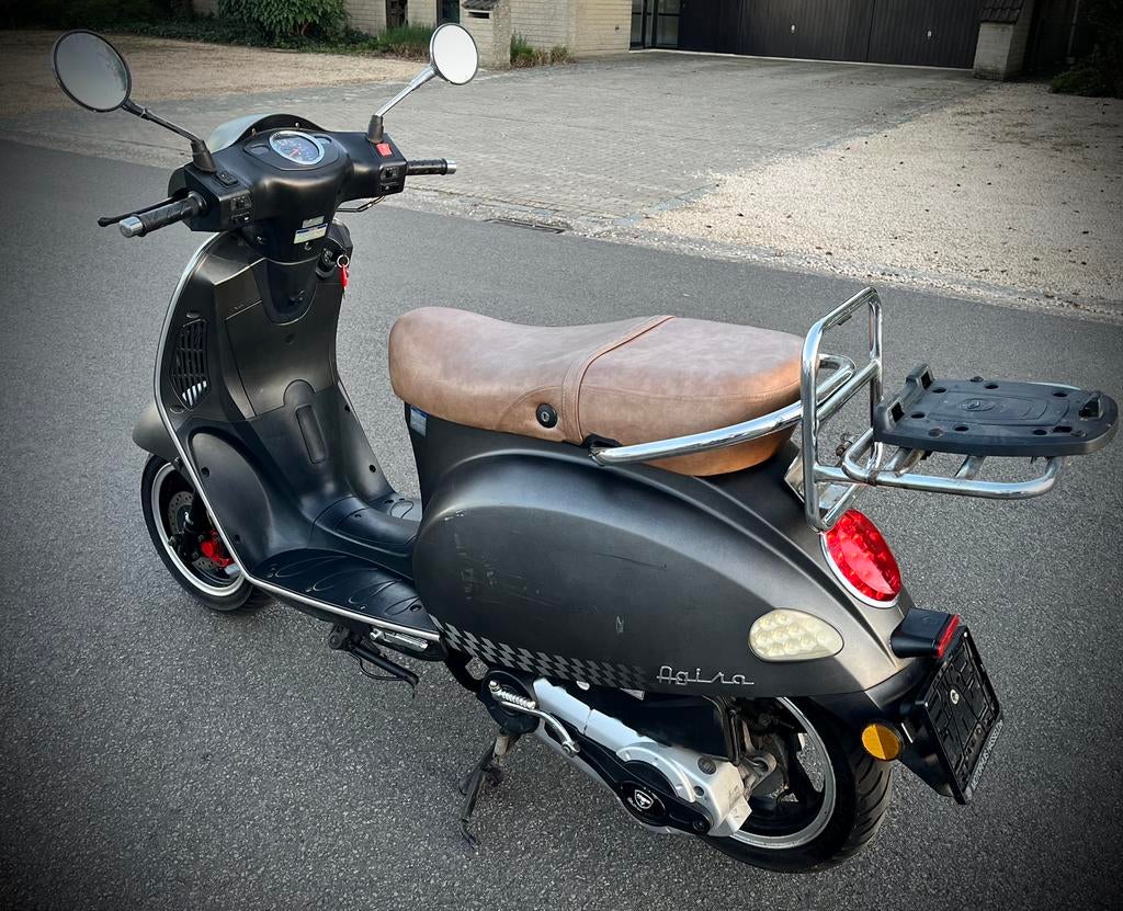 Neco Agira 125cc • 9600 km  ( Vespa Look )  Retro Scooter, Ophalen, Zo goed als nieuw