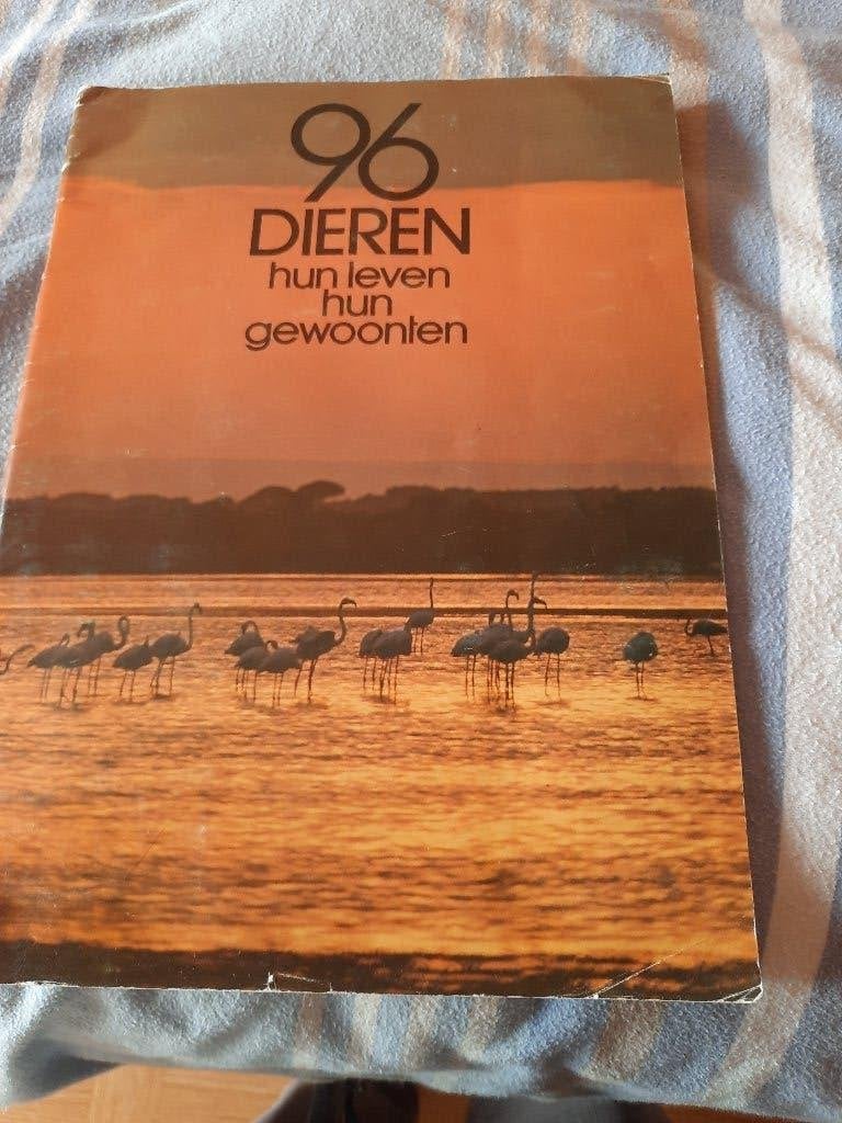 96 dieren hun leven , hun gewoonten, Boeken, Dieren en Huisdieren, Ophalen of Verzenden