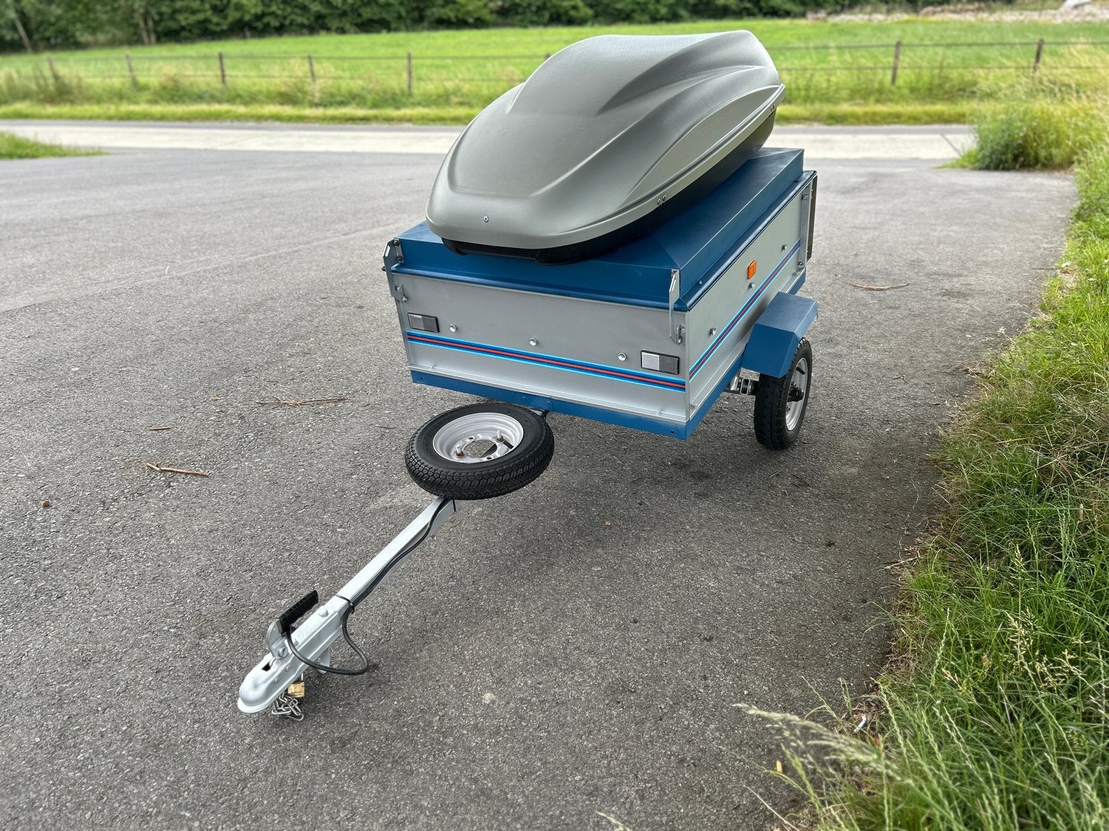 Vernieuwde bagagewagen met dakkoffer, Enlèvement, Comme neuf