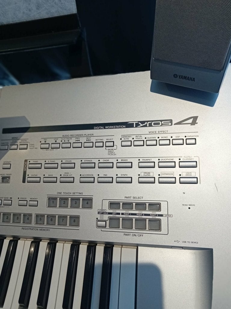 Yamaha Tyros4 xxl, 61 touches, Avec pied, Yamaha, Enlèvement