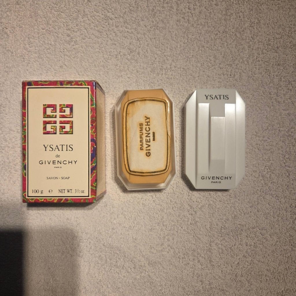 Savon Givenchy vintage Ysatis, Bijoux, Sacs & Beauté, Enlèvement ou Envoi, Comme neuf, Autres types