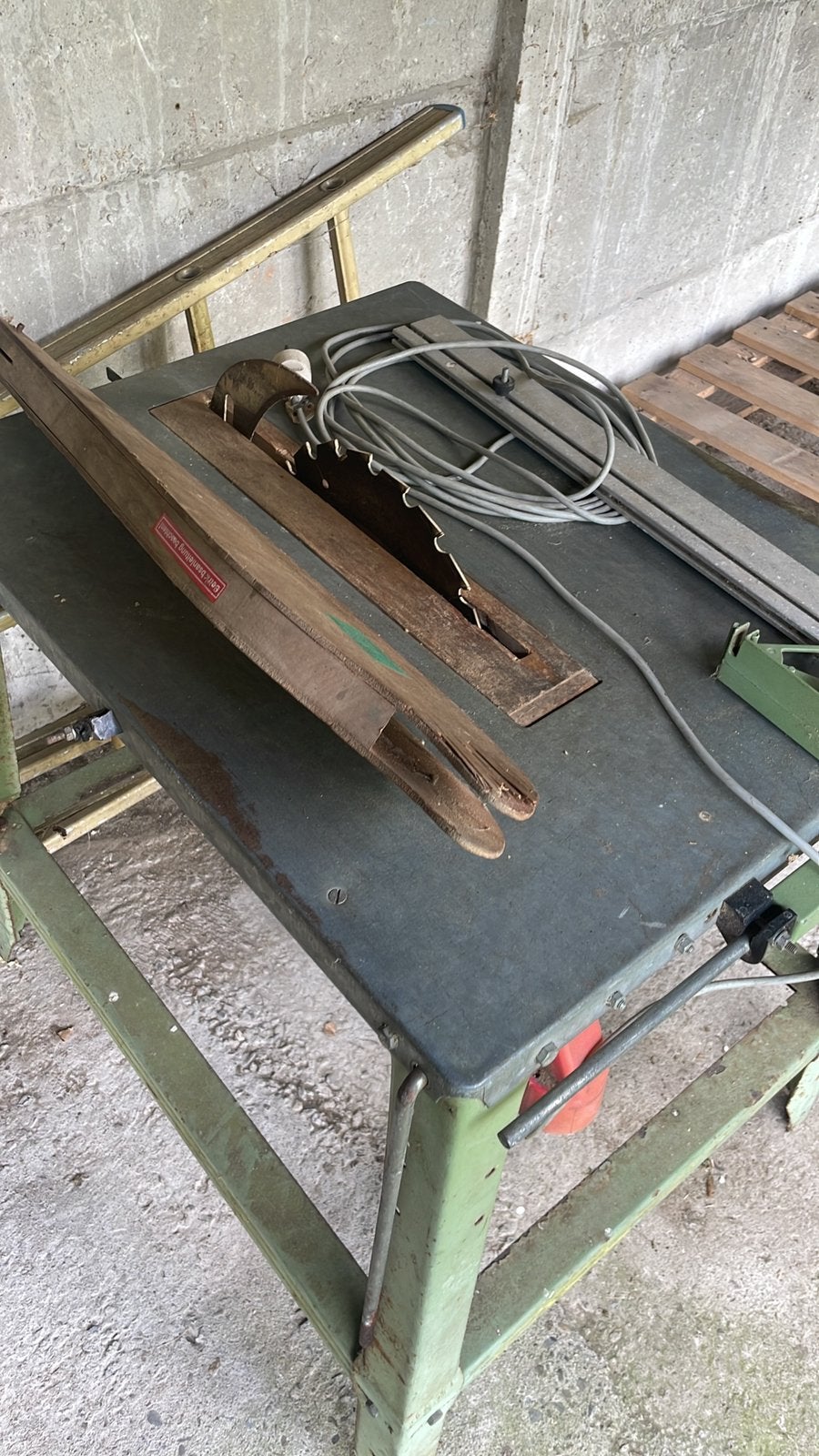 Oude zaagmachine, Ophalen, Gebruikt, Afkortzaag