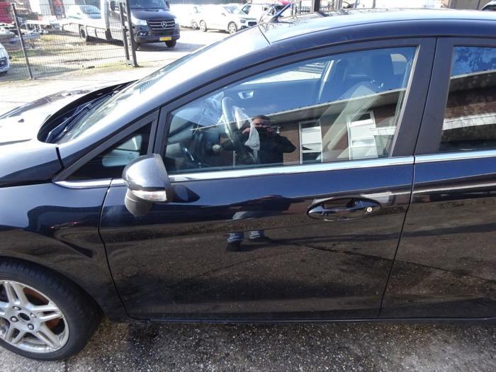 Portier 4Deurs links-voor van een Ford Fiesta (PANTHER), Gebruikt, -, Deur, -