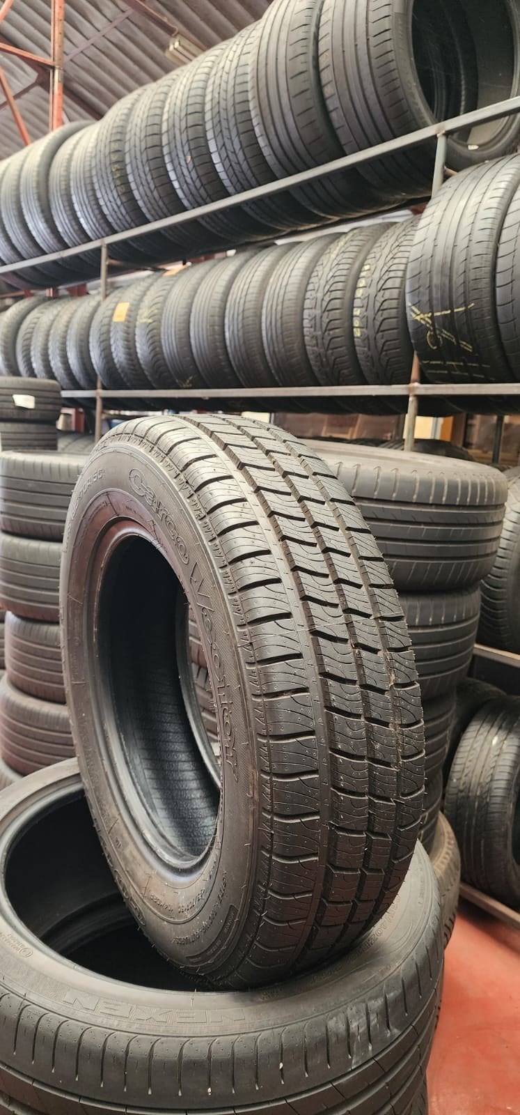 195/70R15C GOODYEAR TOP QUALITÉ AVEC MONTAGE ET ÉQUILIBRAGE, Enlèvement, Utilisé