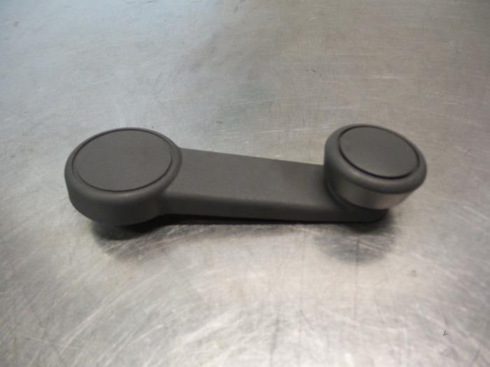 Manivelle de vitre d'un Ford Focus (Focus 04-), Autos : Pièces & Accessoires, Vitres & Accessoires, Ford, Utilisé, 3 mois de garantie