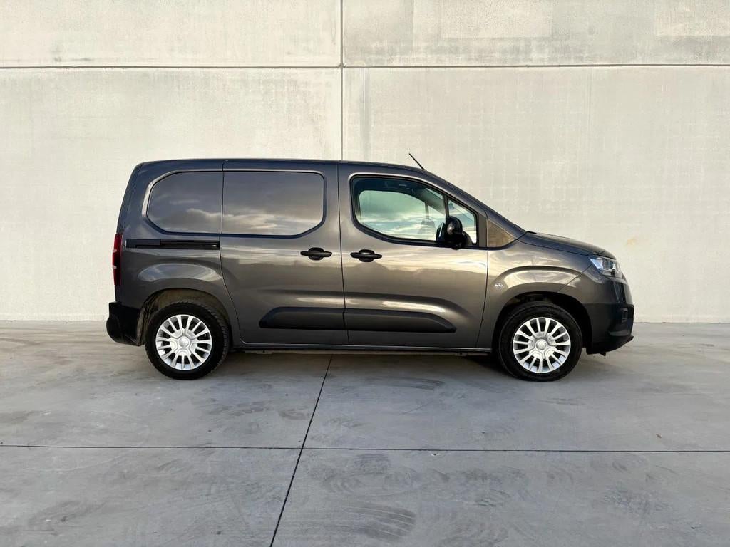 Toyota CITY | Leasing (année de construction 2023), Argent ou Gris, Achat, Euro 6, Entreprise