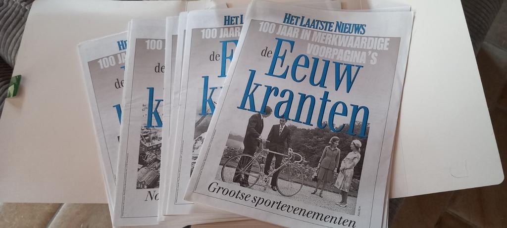 Laatste nieuws voorpaginas 100 jaar krant, Verzamelen, Ophalen of Verzenden