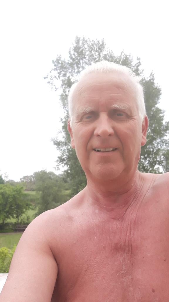 man zkt vrouw voor vriendschap, Contacten en Berichten, Vriendschappen