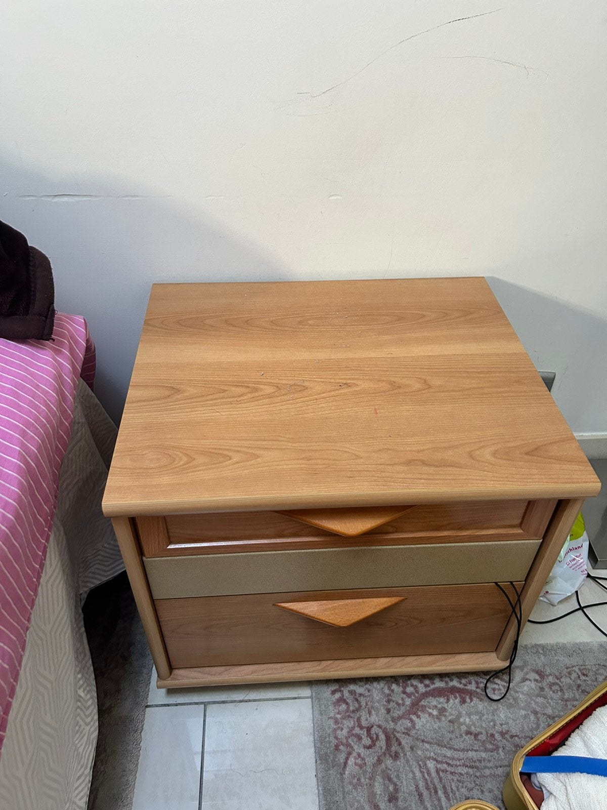 Set:  bureautafel & nachttafel, Huis en Inrichting, Slaapkamer | Nachtkastjes, Ophalen, Zo goed als nieuw