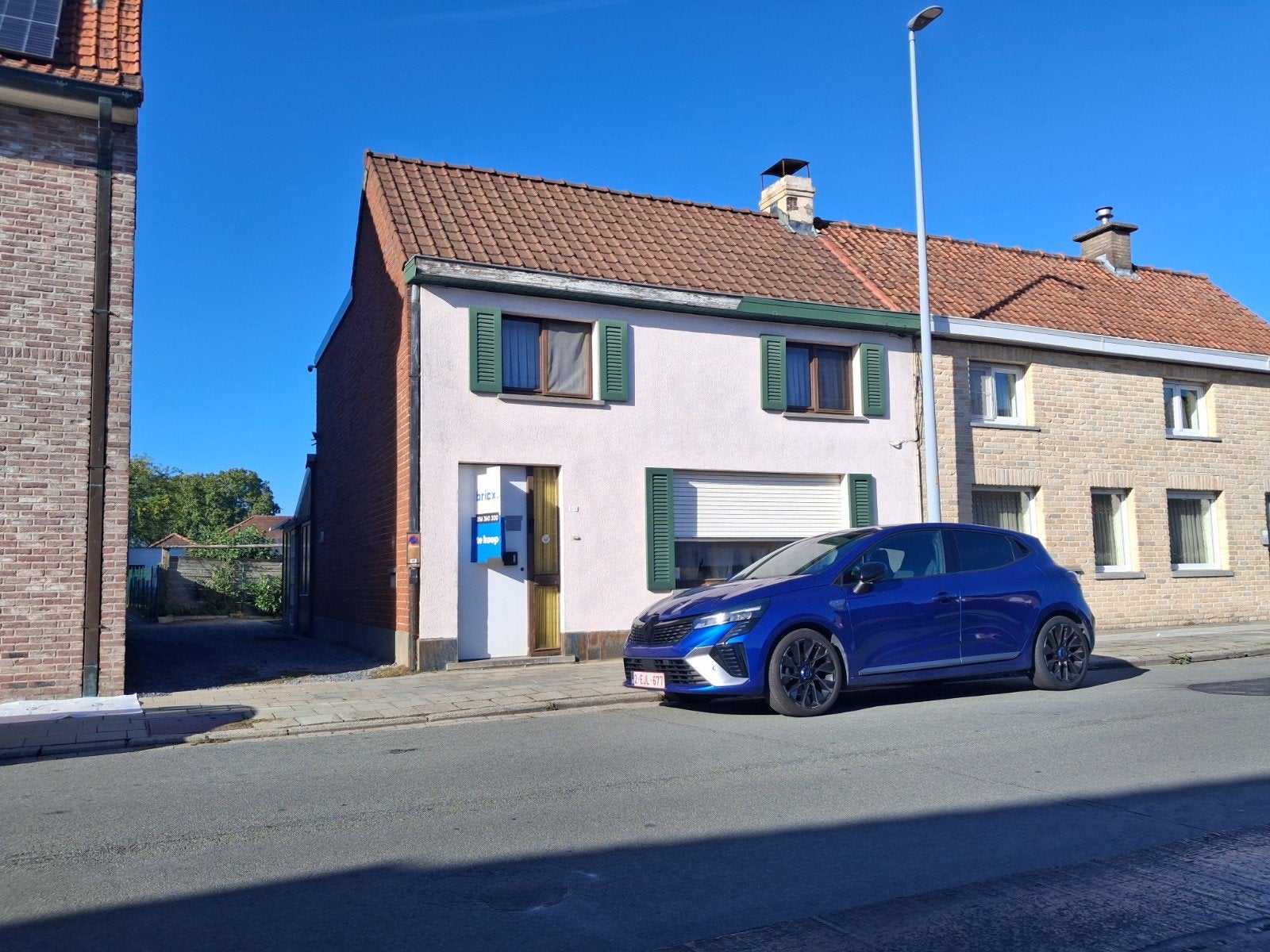 Maison mitoyenne avec garage à rénover., Immo, 110 m², Province de Flandre-Occidentale, Jusqu'à 200 m², 2 pièces