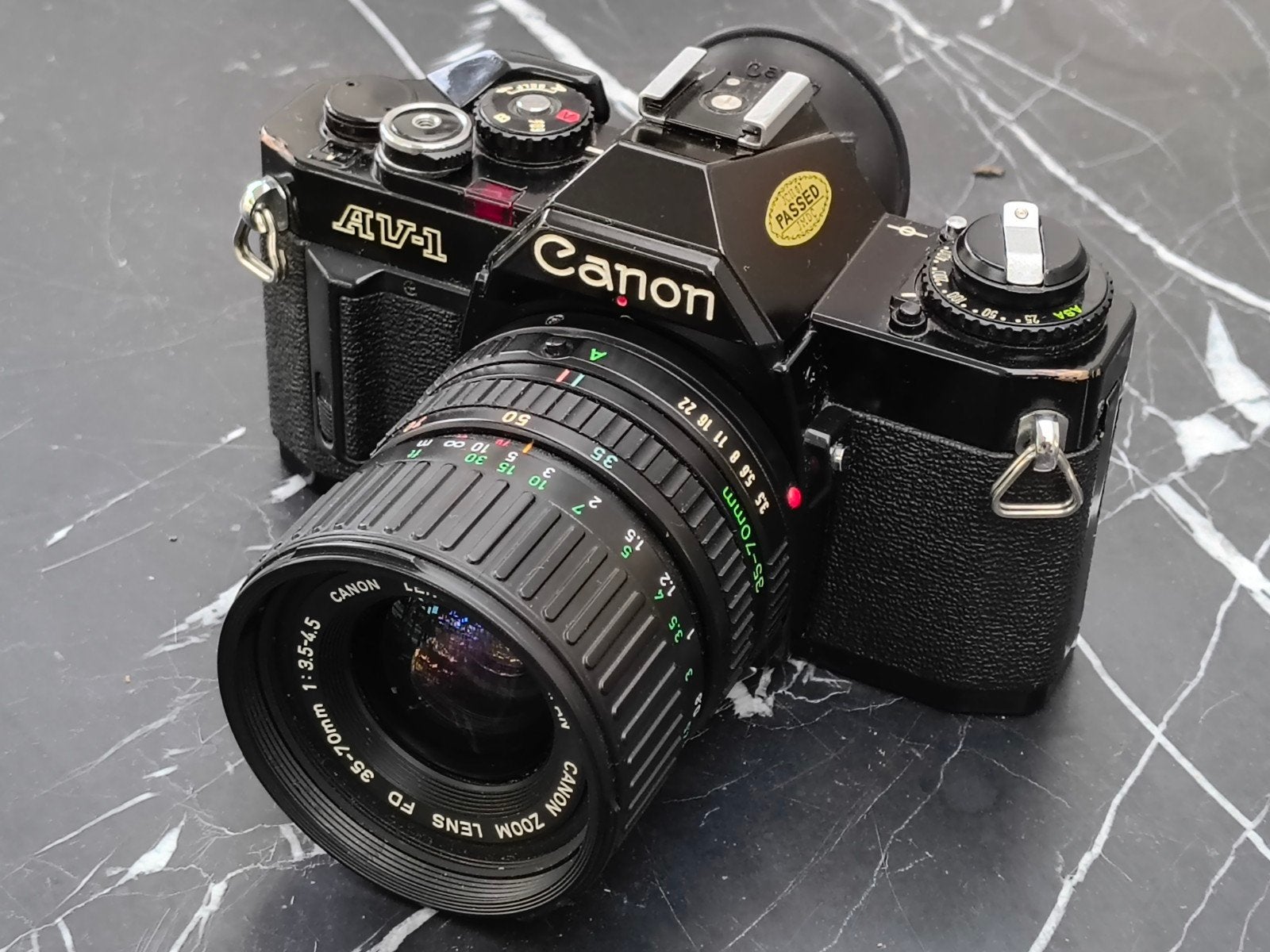 canon AV-1 met 35-70mm, TV, Hi-fi & Vidéo, Appareils photo analogiques, Enlèvement ou Envoi, Canon