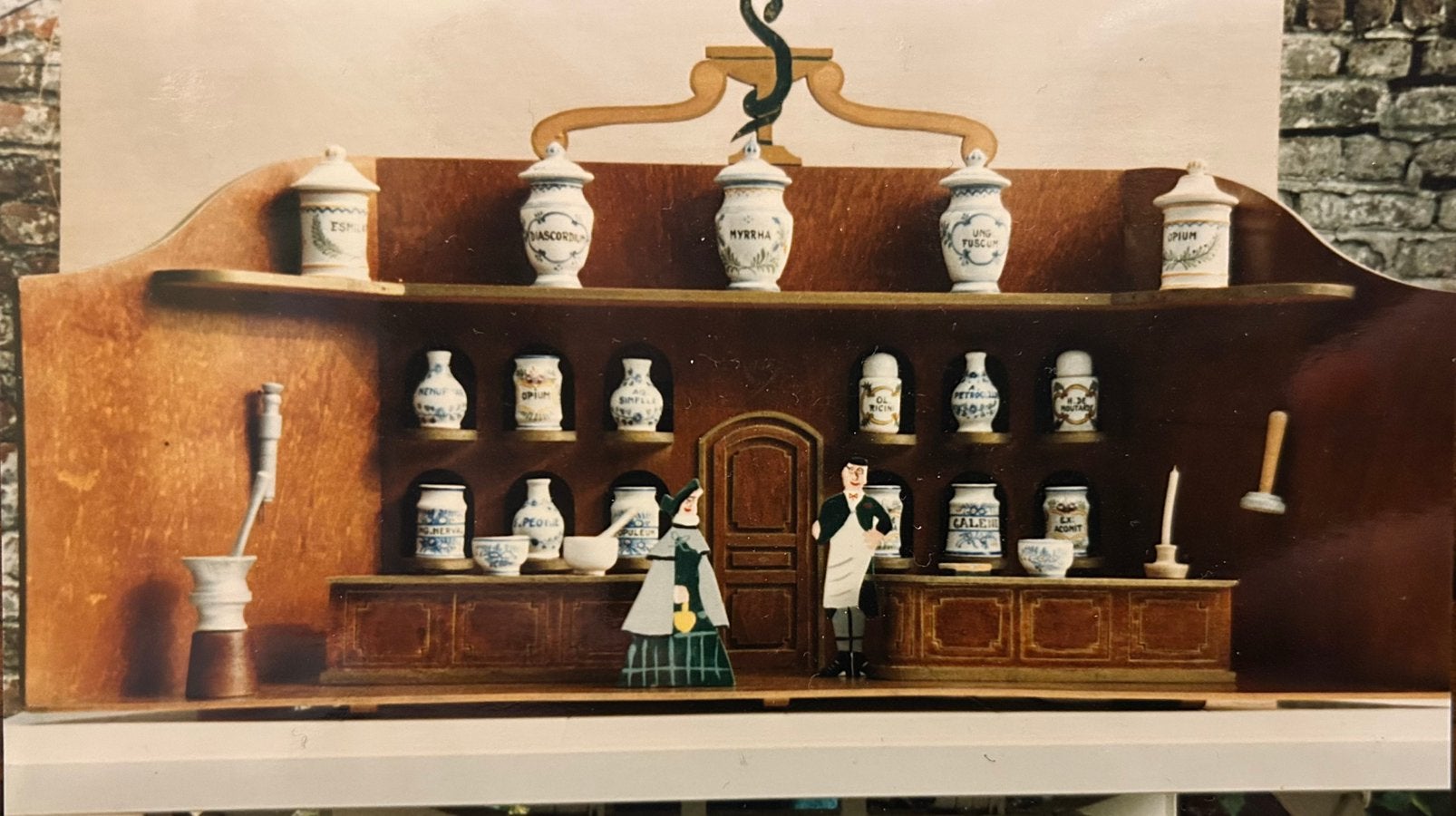 Ancienne decoration de vitrine de pharmacie, Antiquités & Art, Enlèvement