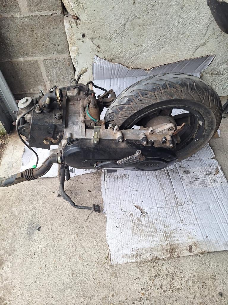 Bloc moteur Sym 50cc avec seulement 3500 klm en état de marc, Vélos & Vélomoteurs, Pièces de cyclomoteur | Général, Enlèvement ou Envoi