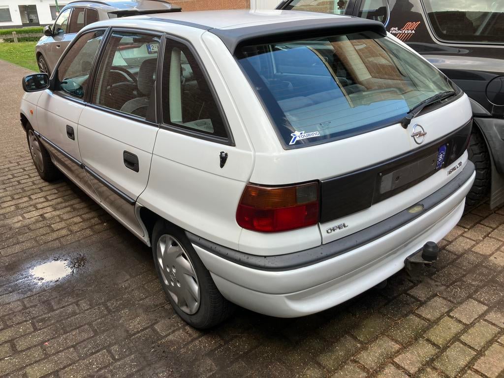 Astra, Auto's, Voorwielaandrijving, Elektrische ramen, Zwart, 4 cilinders